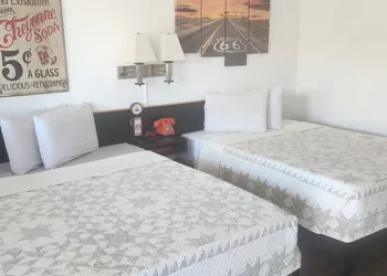 Brad's Desert Inn hotel thumbnail 2