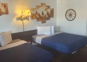 Brad's Desert Inn hotel thumbnail 3