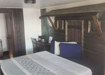 Brad's Desert Inn hotel thumbnail 4