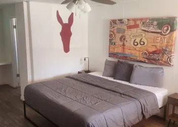 Brad's Desert Inn hotel thumbnail 5