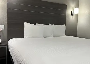 Sleepy Traveler Motel hotel thumbnail 2