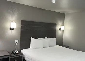 Sleepy Traveler Motel hotel thumbnail 3