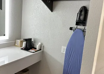 Sleepy Traveler Motel hotel thumbnail 6