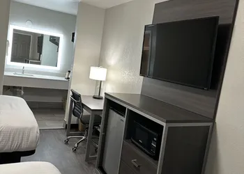 Sleepy Traveler Motel hotel thumbnail 8