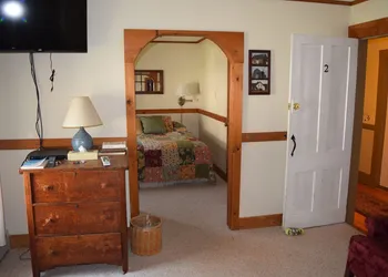 Black Lantern Inn hotel thumbnail 4