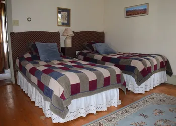Black Lantern Inn hotel thumbnail 6
