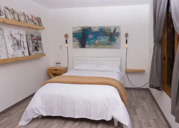 La Tozi Galería Hotel hotel thumbnail 5