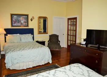 Bellevue House hotel thumbnail 2