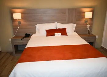 California Comfort and Suites hotel thumbnail 7