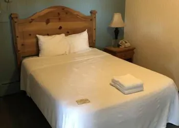 The Walpole Motel hotel thumbnail 2