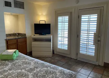Desert Paradise Resort- Gay Men's Resort hotel thumbnail 3