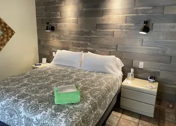 Desert Paradise Resort- Gay Men's Resort hotel thumbnail 4