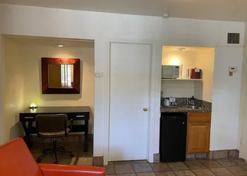 Desert Paradise Resort- Gay Men's Resort hotel thumbnail 6