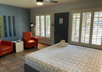 Desert Paradise Resort- Gay Men's Resort hotel thumbnail 8