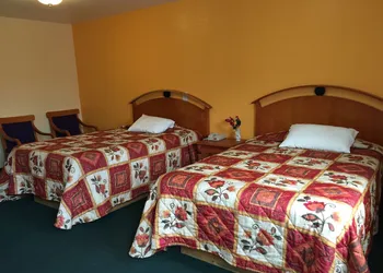 Deluxe Inn hotel thumbnail 2