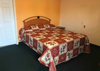 Deluxe Inn hotel thumbnail 4