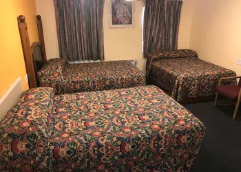 Deluxe Inn hotel thumbnail 5
