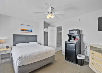 The Beach House hotel thumbnail 6