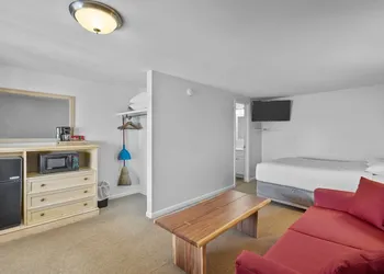 The Beach House hotel thumbnail 8