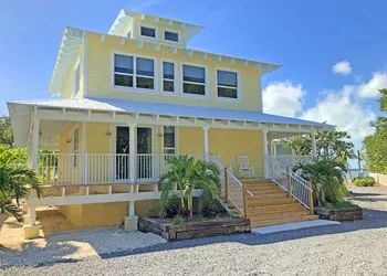 Dolphin Point Villas hotel thumbnail 3