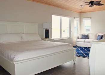 Dolphin Point Villas hotel thumbnail 5