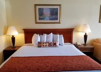 Sun Inn & Suites hotel thumbnail 5