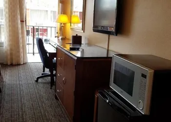 Sun Inn & Suites hotel thumbnail 6