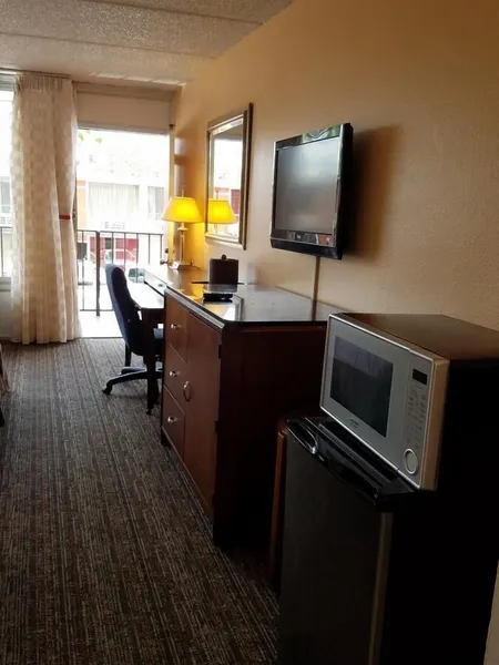Sun Inn & Suites hotel detail image 6