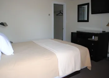 Shore Point Motel hotel thumbnail 4