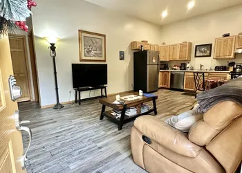 Moose Tracks B & B hotel thumbnail 2