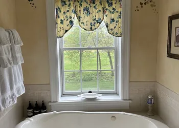 Maple Shade Bed & Breakfast hotel thumbnail 8
