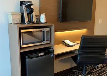 Microtel Inn & Suites by Wyndham Oyster Bay hotel thumbnail 6