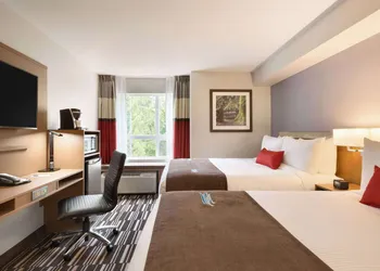 Microtel Inn & Suites by Wyndham Oyster Bay hotel thumbnail 8