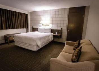 Grande Cache Hotel hotel thumbnail 4