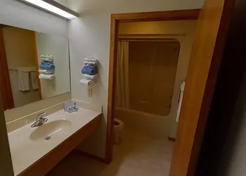 Motel 95 & campground hotel thumbnail 8