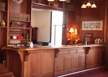 Decker Hotel & Bar hotel thumbnail 3