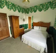 Decker Hotel & Bar hotel detail image 4