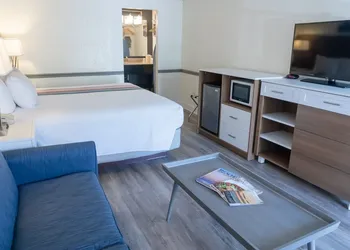 Admiral on Baltimore hotel thumbnail 4