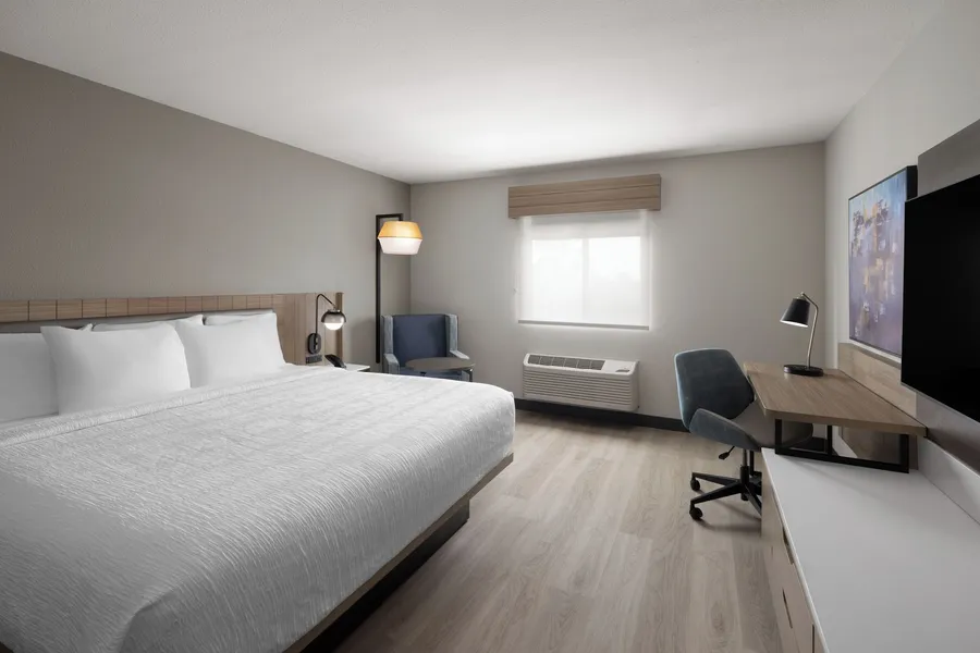 La Quinta Inn & Suites by Wyndham Greenville Woodruff Rd. hotel detail image 6