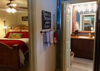 The Old Liberty Schoolhouse B&B hotel thumbnail 4