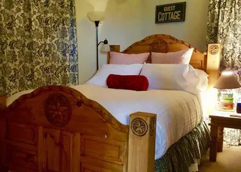 The Old Liberty Schoolhouse B&B hotel thumbnail 8