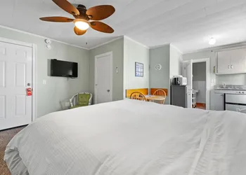 Echo Motel & Oceanfront Properties hotel thumbnail 2