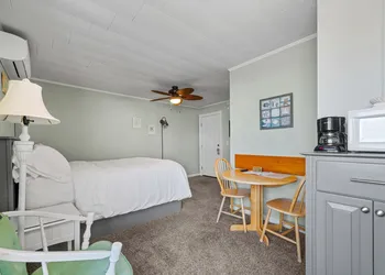 Echo Motel & Oceanfront Properties hotel thumbnail 4