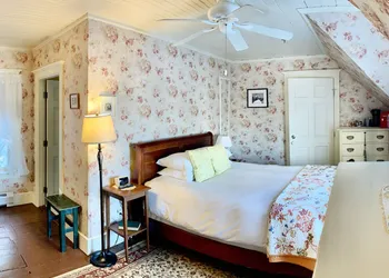 Elsa's Inn on the Harbor hotel thumbnail 5