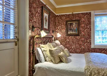 Cedar Crest Inn hotel thumbnail 3