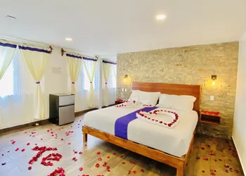 Hotel & Suites Cerro Rojo hotel thumbnail 7