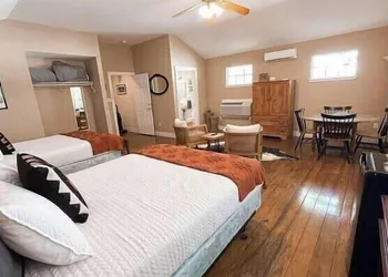 The Salado Inn Kolb Suite hotel thumbnail 3