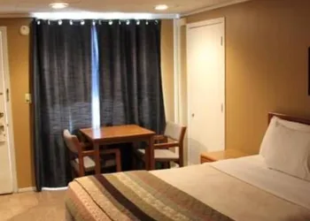 Lakeshor Motor Inn hotel thumbnail 3