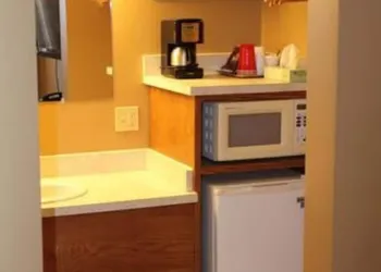 Lakeshor Motor Inn hotel thumbnail 6