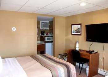 Lakeshor Motor Inn hotel thumbnail 7